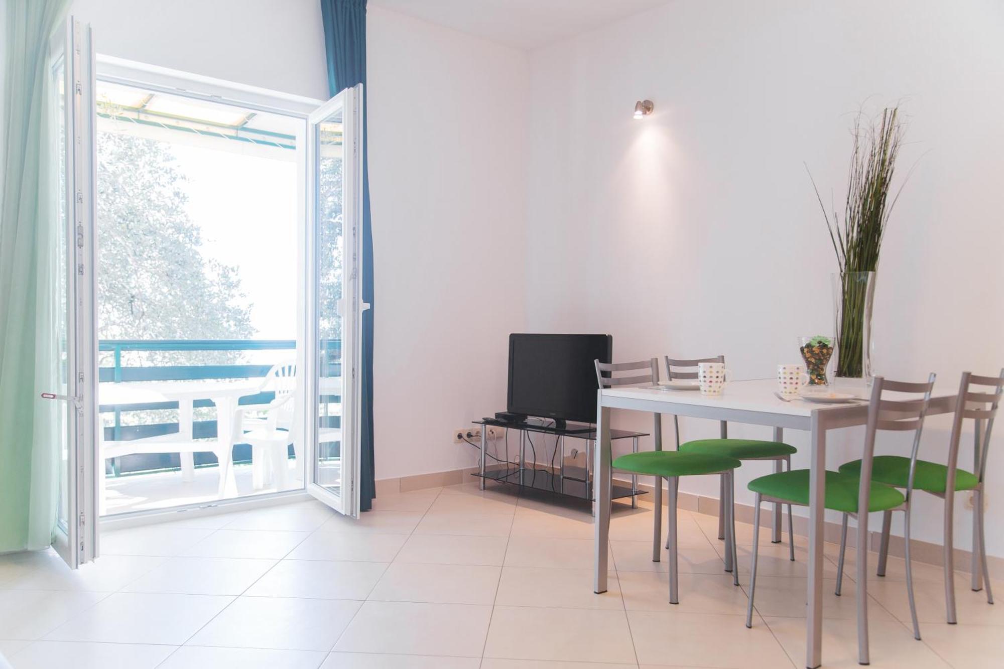 Apartments Sea View Omis Room photo